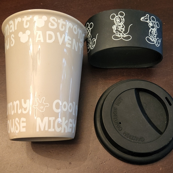 Authentic Disney Mickey Mouse Ceramic Coffee Cup w/ Silicone Lid & Sleeve RARE - Picture 3 of 8